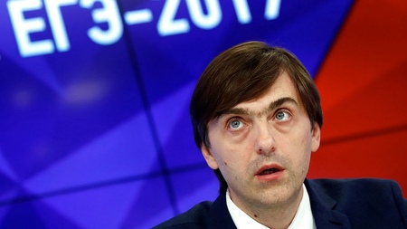 Соответствует ли должности министр Кравцов?