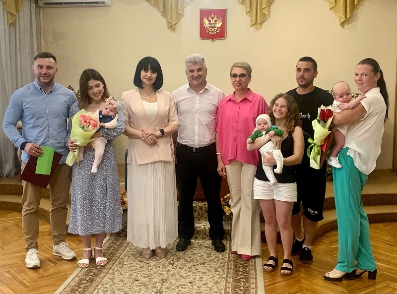 В Гагаринском районе прошла торжественная регистрация рождения детей, приуроченная к юбилею города -героя Севастополя